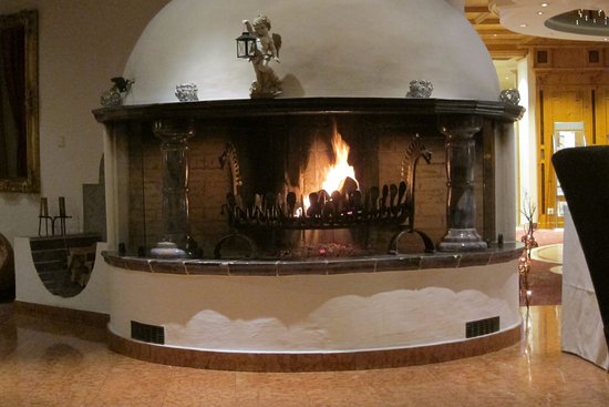 Top Hat Fireplace New Une Flambée Une Vraie Dans Le Salon Bild Von Hotel